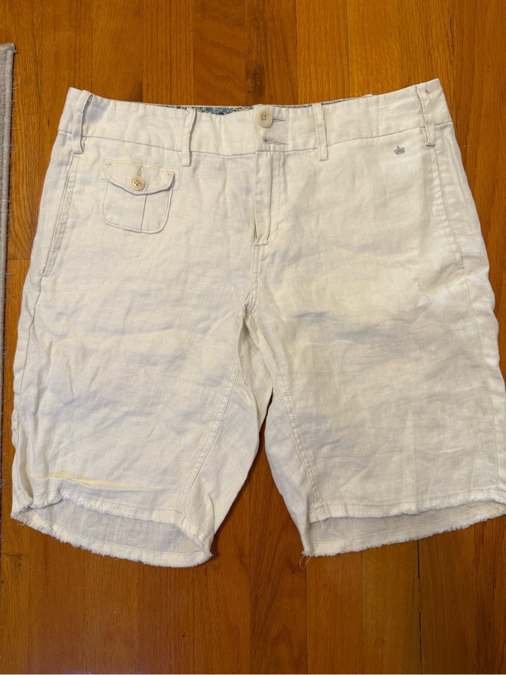 Women’s White Linen Bermuda Shorts with raw hem